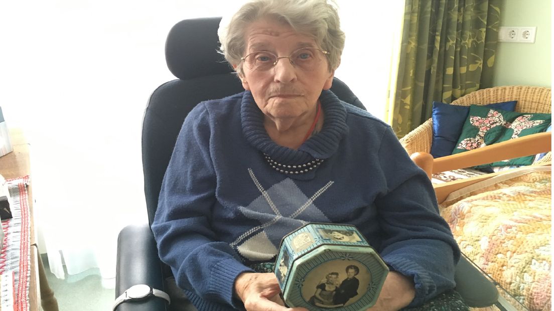 De 90-jarige Riet Goossen-Francke uit Middelburg met haar bijzonderste blik uit haar ouderlijk huis