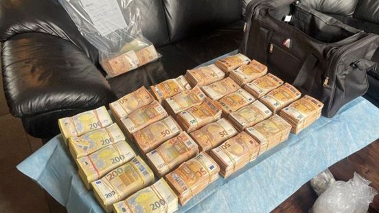 Miljoen euro in cash gevonden, duo vast na oprollen ondergrondse bank