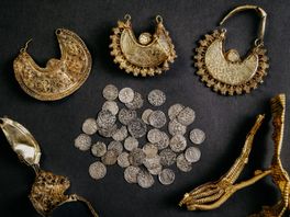 Schat uit middeleeuwen gevonden: 'Uit het niets had ik goud in handen'