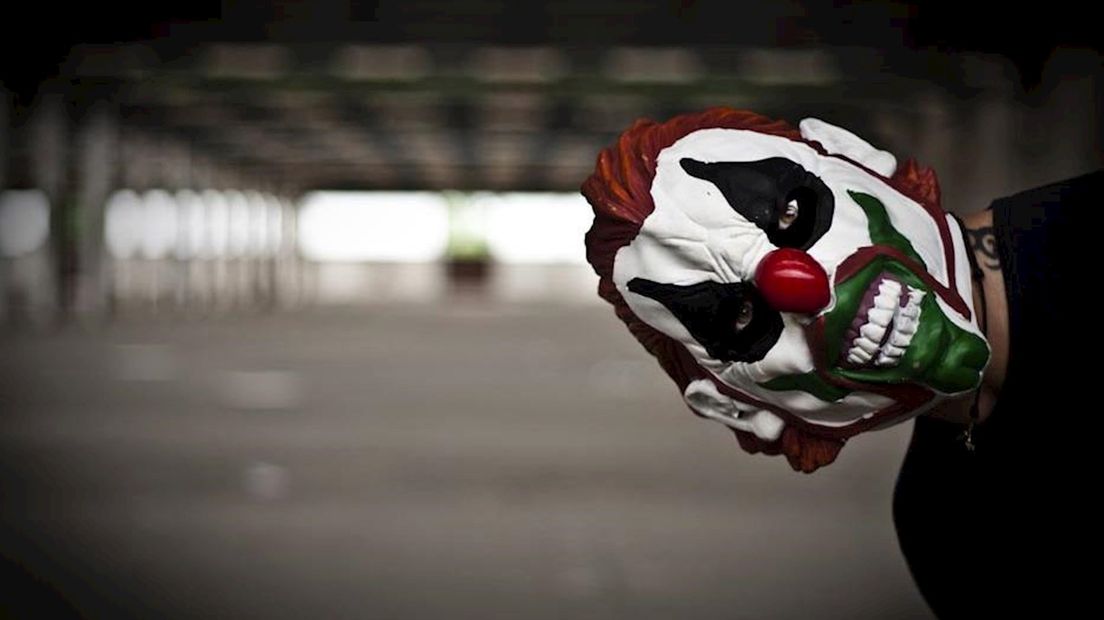 Politie pakt 'loser-clowns' aan