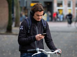 Ondanks verbod appen we volop op fiets, 1000 ongelukken in Zuid-Holland