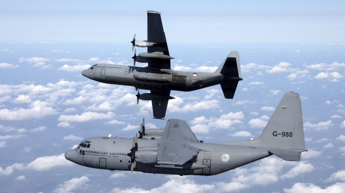 Luchtmacht oefent boven Deelen