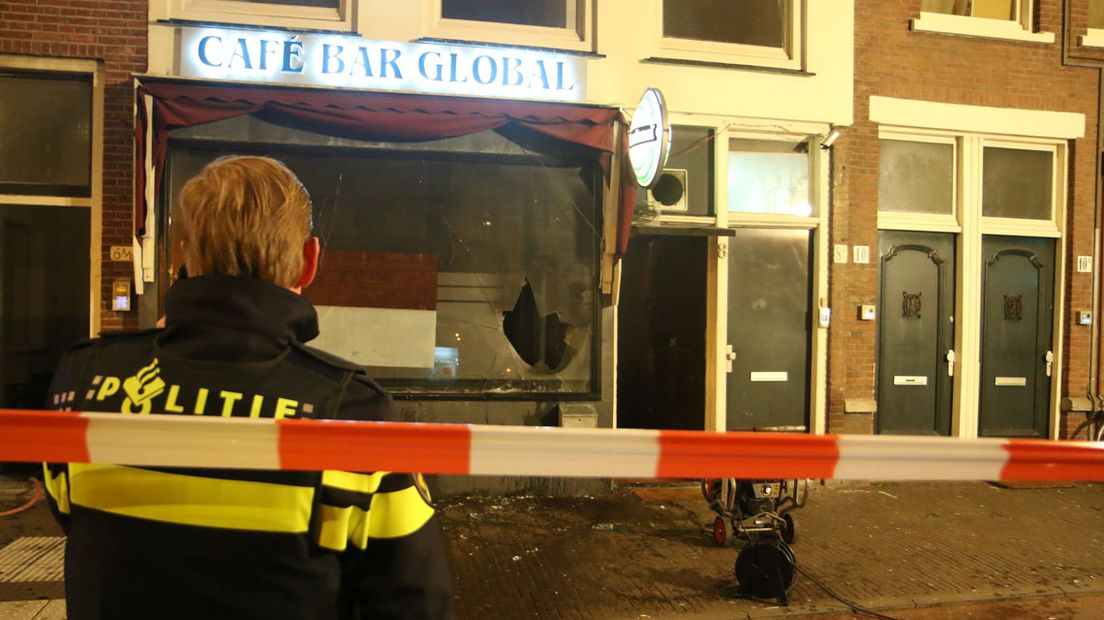 Gooier Molotovcocktail Brengt Haagse Café Eigenaar In Problemen Omroep West