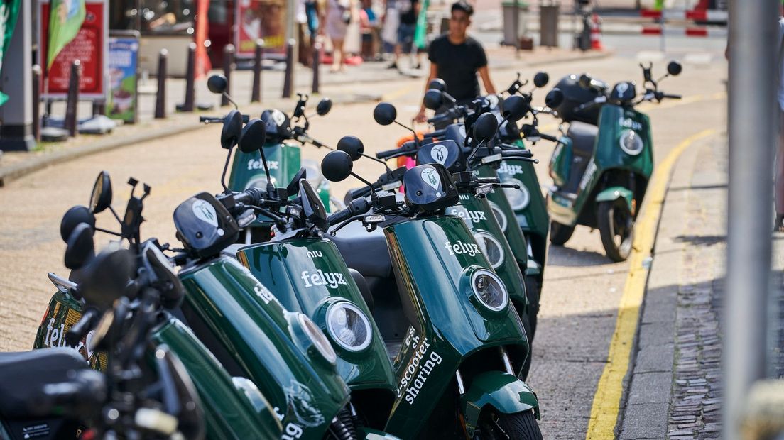 Foutgeparkeerde deelscooters zorgen voor veel overlast op Scheveningen