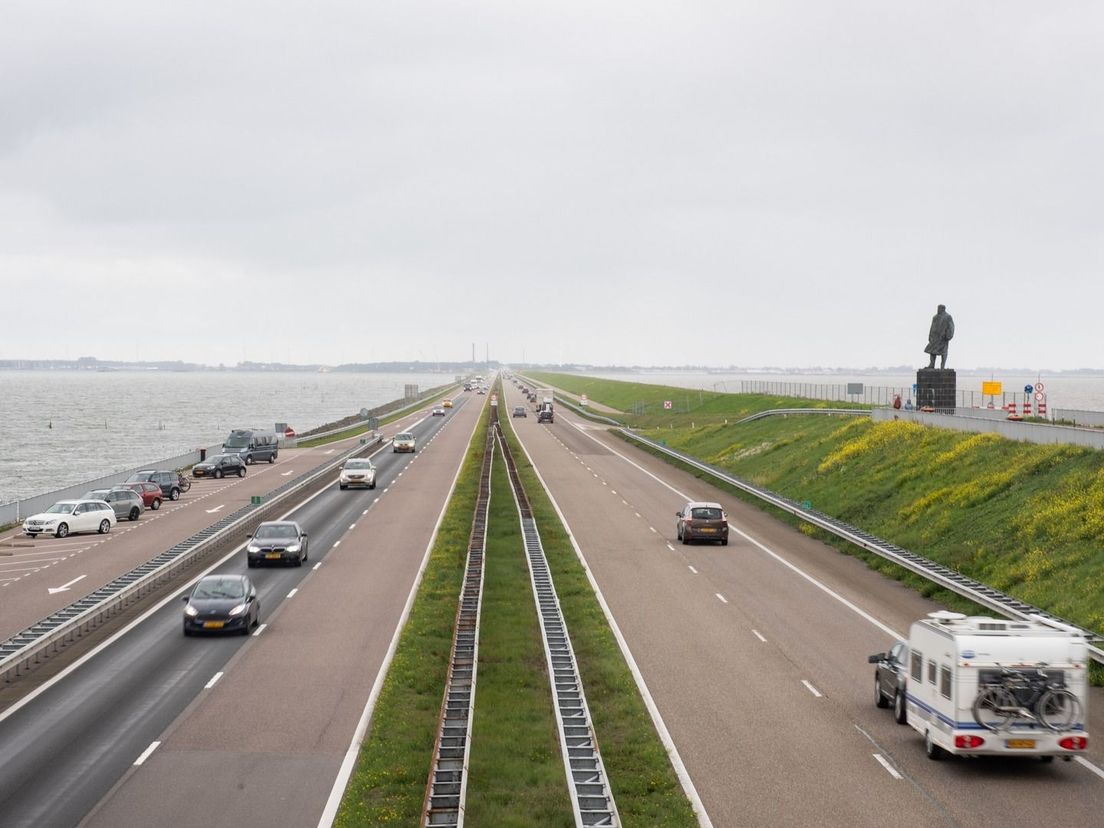 Storing Afsluitdijk verholpen, nog wel één rijstrook dicht