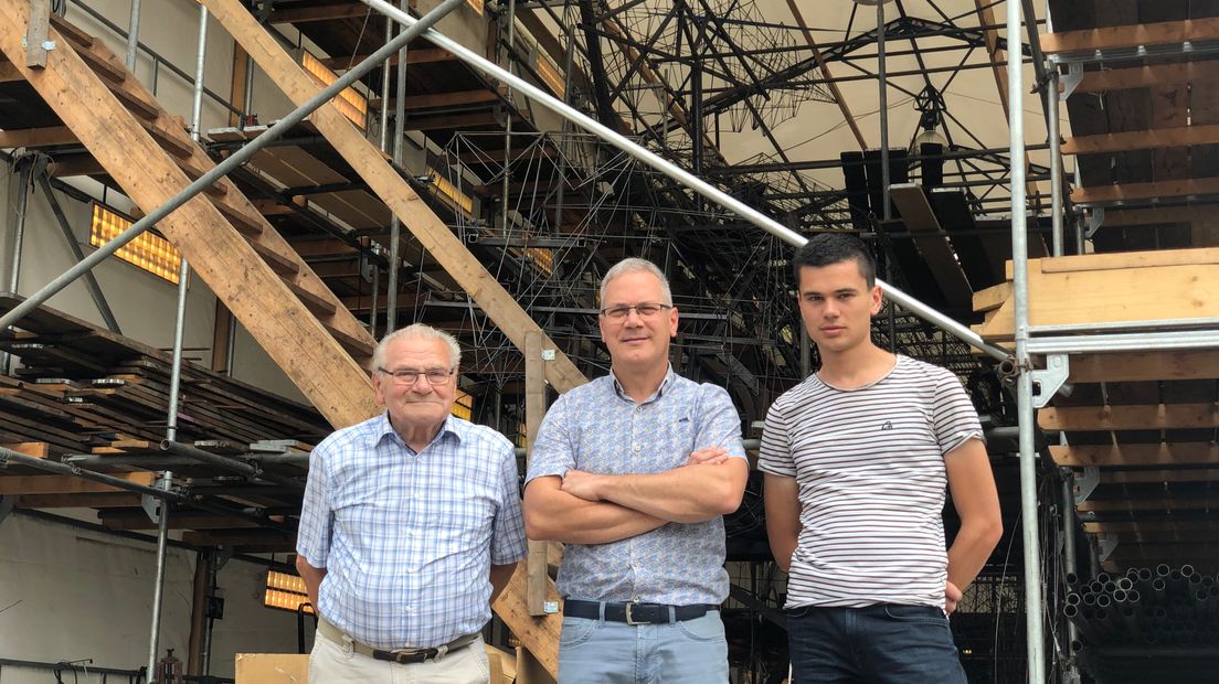 Theo (links), Rob (midden) en Jordy Mellink voor het ontwerp van team 6kamp.