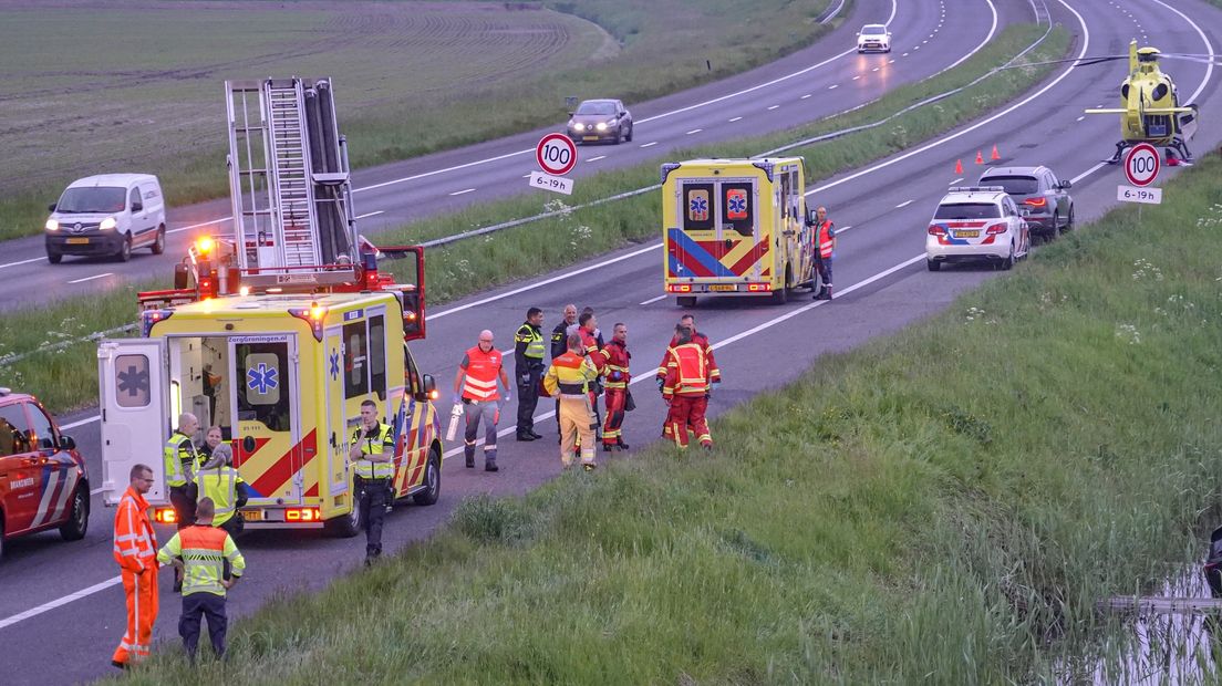 Verschillende hulpdiensten ter plaatse bij het ongeval op de A7 deze ochtend