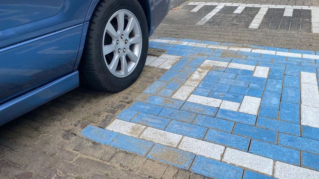 Op de plek van de achterband had een 'S' moeten prijken.
