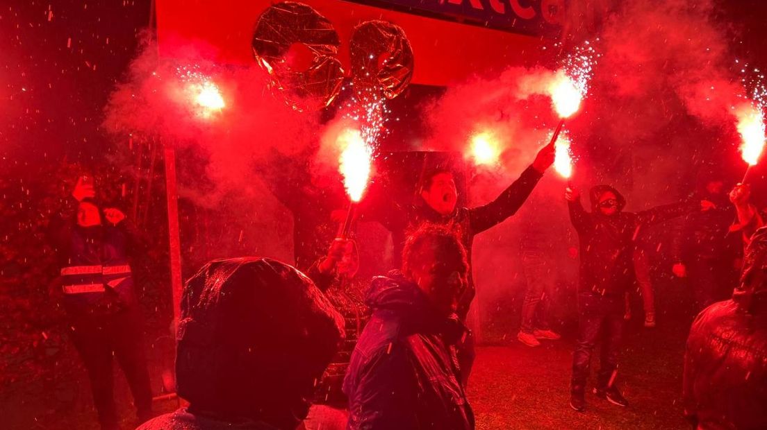 Supporters van De Treffers vieren feest.