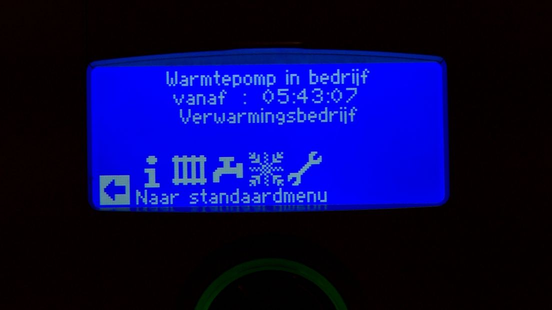 De warmtepomp zorgt dat de vloerverwarming het huis van Dick Rakhorst op temperatuur houdt