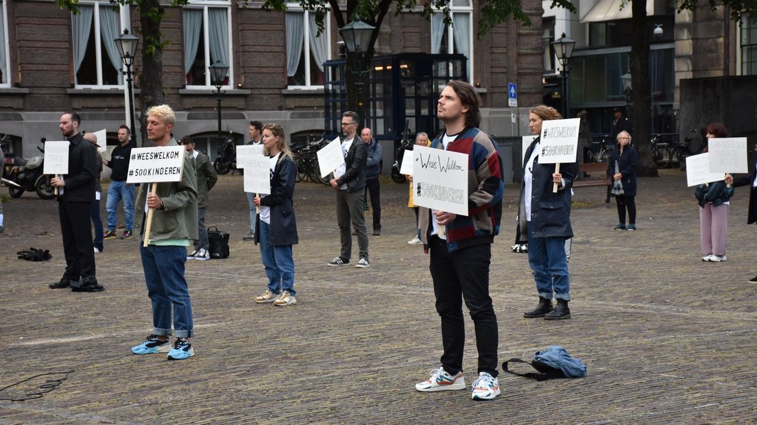 Bners Protesteren In Den Haag En Gouda Voor Griekse Vluchtelingenkinderen Omroep West 4472