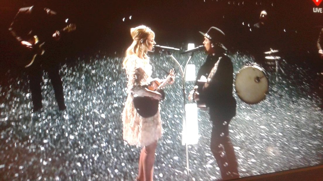 Ilse DeLange en Waylon tijdens de halve finale