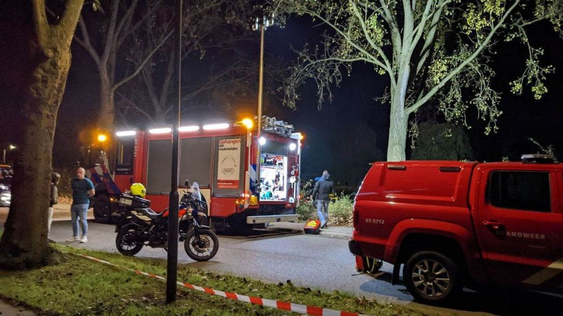 Hulpdiensten in de Koppelweg in Doesburg.