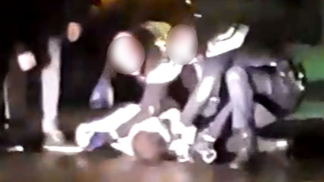 Een fragment van de videobeelden van het incident in Waddinxveen