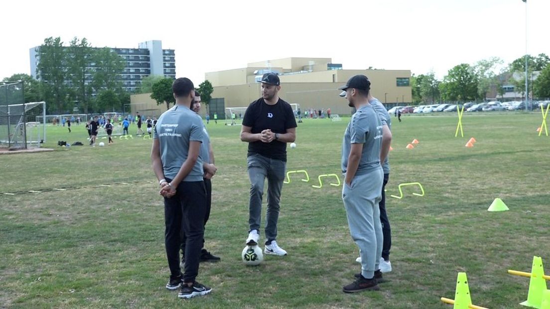 Jaarlijks lopen er zo'n vijftien mbo-studenten stage bij FC Social Work.