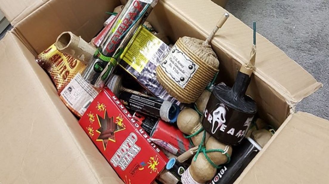 De politie kwam een YouTube-kanaal op het spoor met tips voor illegaal vuurwerk (Rechten: Politie Hoogeveen)