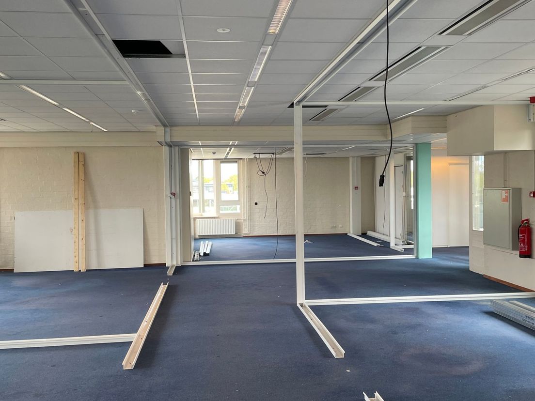 De contouren van de kamers in het kantoorpand van Univé zijn al zichtbaar. De aankleding verdient nog wat aandacht.