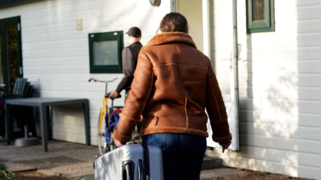 Om de drie weken pakken Laurens en Karen weer hun koffers, op naar de volgende recreatiewoning.