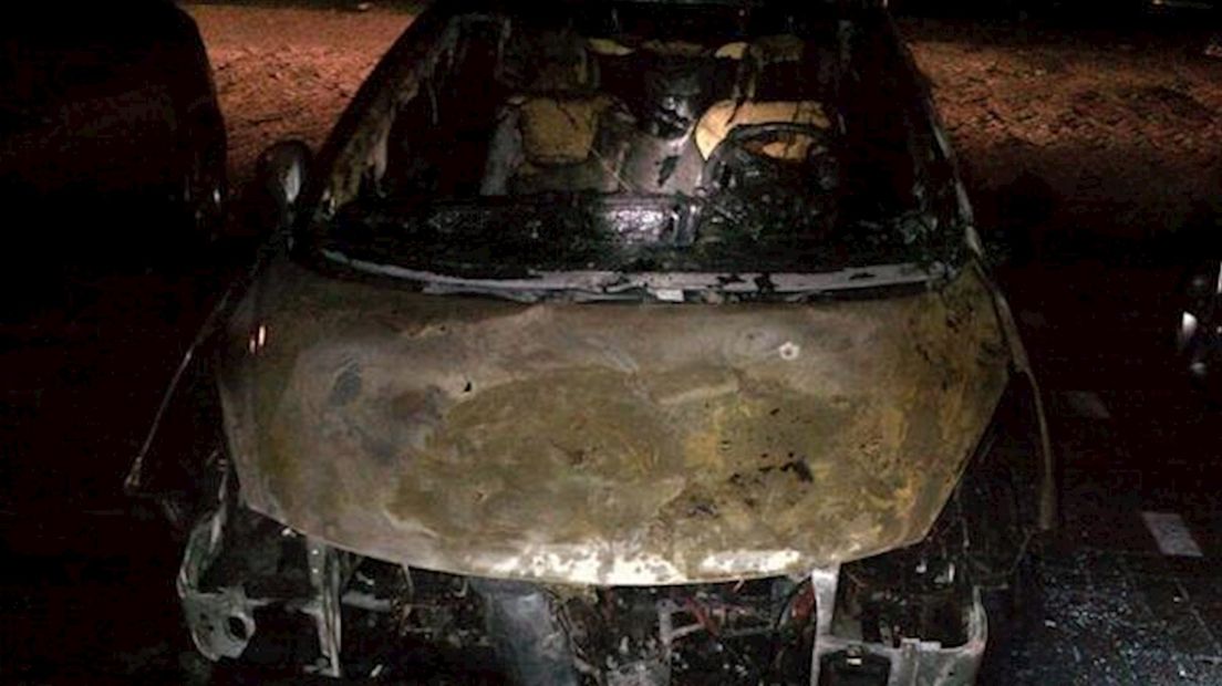 Auto volledig uitgebrand