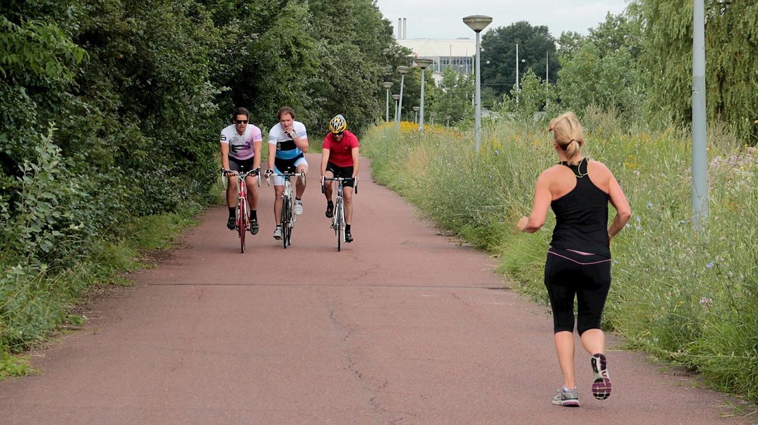 Wielrenners op het fietspad