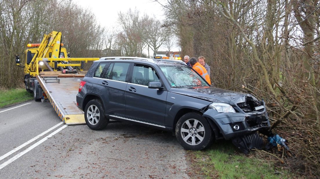 Duitse automobilist knalt tegen boom bij Aagtekerke