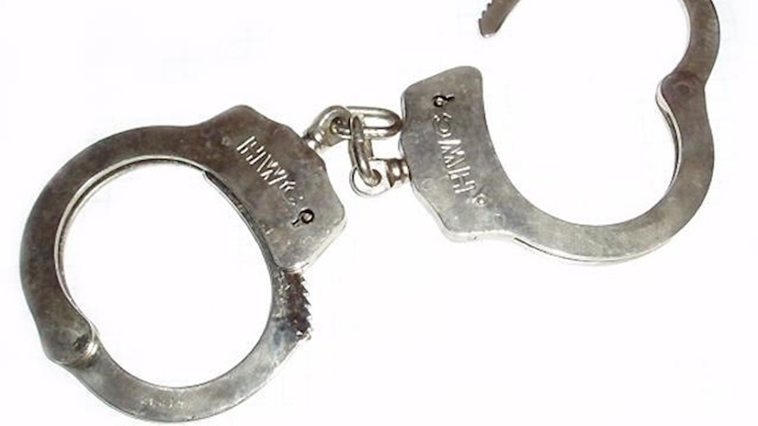 Mannen uit Deventer aangehouden voor mishandeling in Apeldoorn