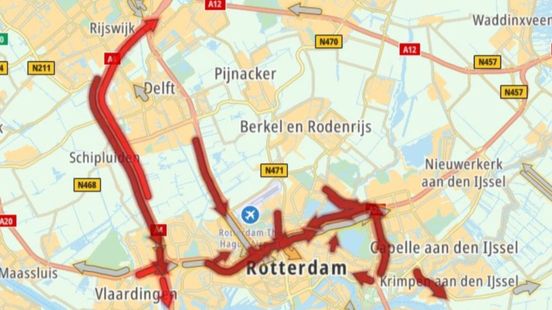 Ongelukken op A20 Crooswijk, A13 Kleinpolderplein en A4 Schiedam-Noord veroorzaken verkeerschaos in ochtendspits. Ongelukken op A20 Crooswijk, A13 Kleinpolderplein en A4 Schiedam-Noord veroorzaken verkeerschaos in ochtendspits.