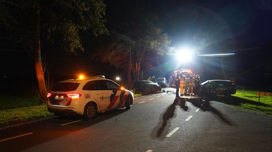 112 nieuws: gewonde bij frontale botsing in Staphorst. 112 nieuws: gewonde bij frontale botsing in Staphorst.