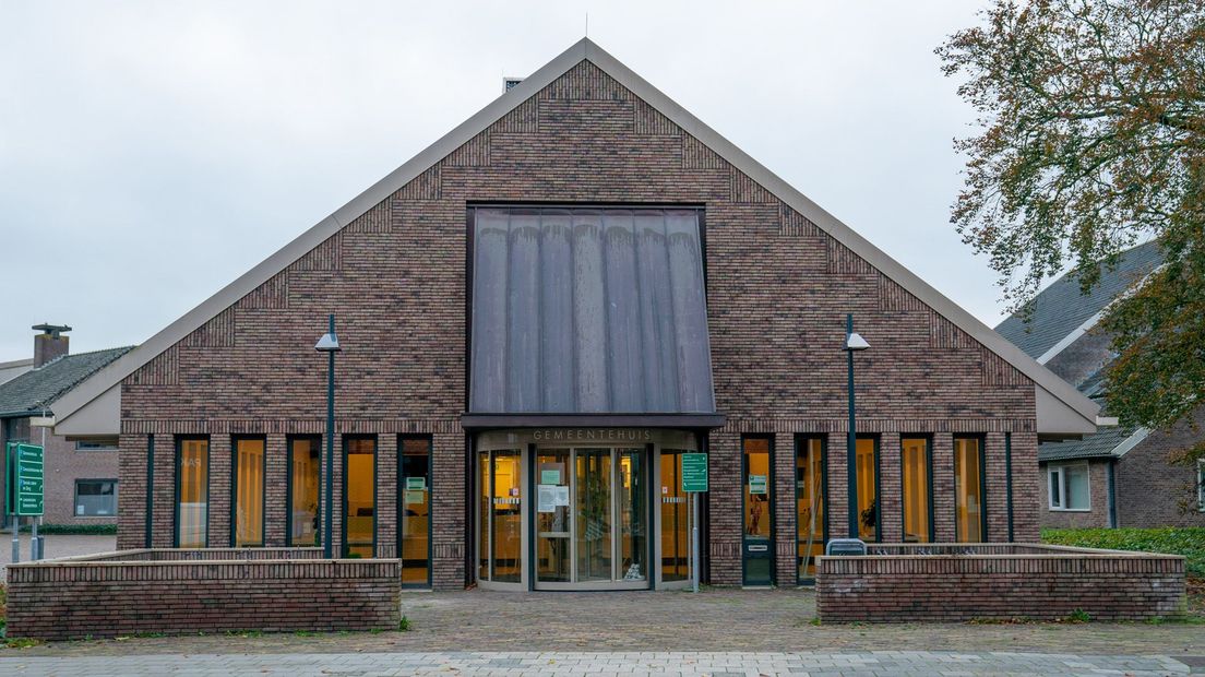 Het gemeentehuis in Roden (Rechten: RTV Drenthe / Kim Stellingwerf)