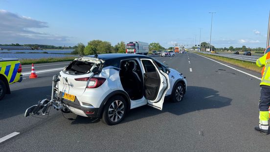 112 nieuws: Kop-staartbotsing in Enschede | Drie gewonden bij aanrijding op A1 bij Twello, alle rijstroken dicht.
