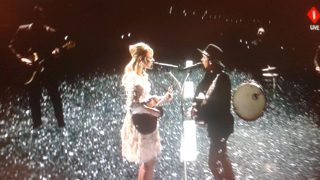 Ilse DeLange en Waylon tijdens de halve finale