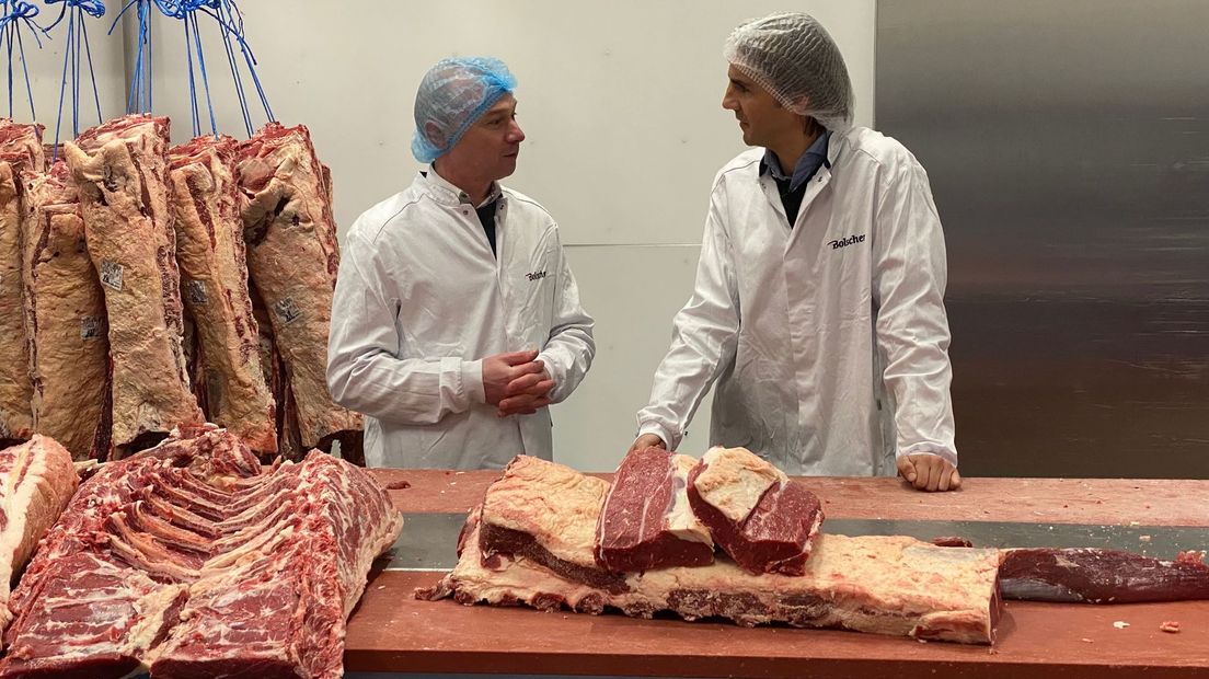 Eigenaar Roy Bolscher (links) wil van het vleesbedrijf een eiwitfabriek maken