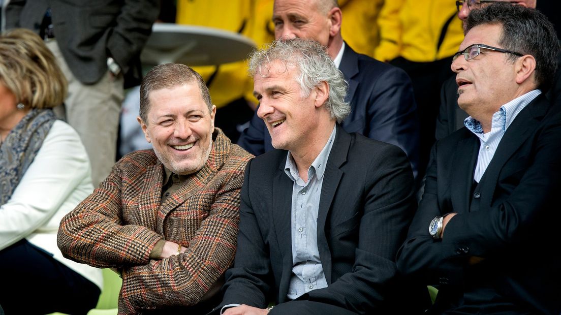 Fred Rutten (midden) tussen Merab Jordania (links) en Ted van Leeuwen (rechts).