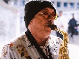 Arjo (65), de saxofonist van de CS-tunnel, vond het leven grandioos
