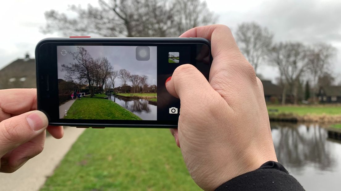 John legt Giethoorn vast voor social media in Azië