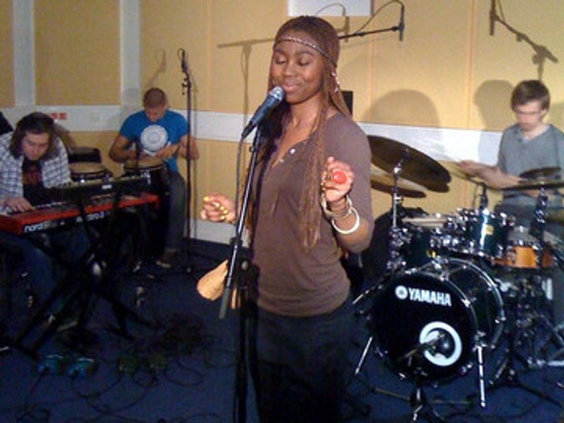 Ntjamrosie in Live uit Lloyd 2