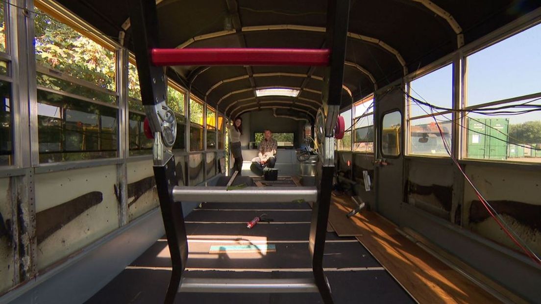 De bus wordt opgeknapt