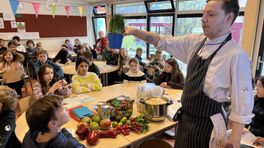 Chef-koks leren basisschoolleerlingen koken: ‘Wat is toch kurkuma?'