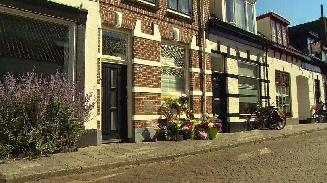 Bloemen bij het huis van Tamara Ernst uit Zwolle