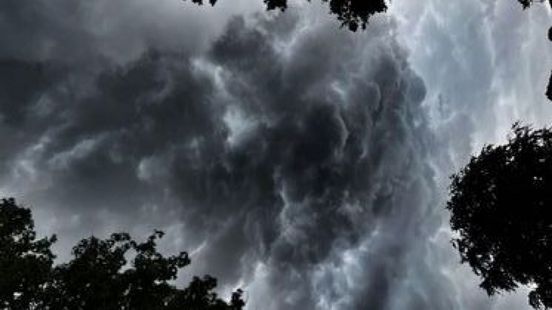 Liesbeth zag tornado aankomen: 'Zag allemaal dingen omhoog gaan'