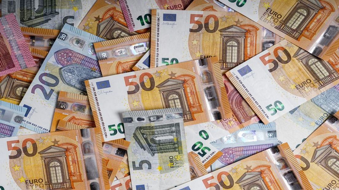 De man wordt verdacht van witwassen en handel in verdovende middelen.