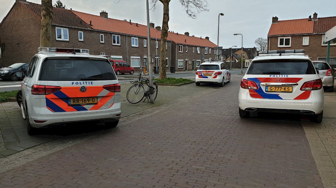 Politie rukt uit voor melding steekincident in Enschede