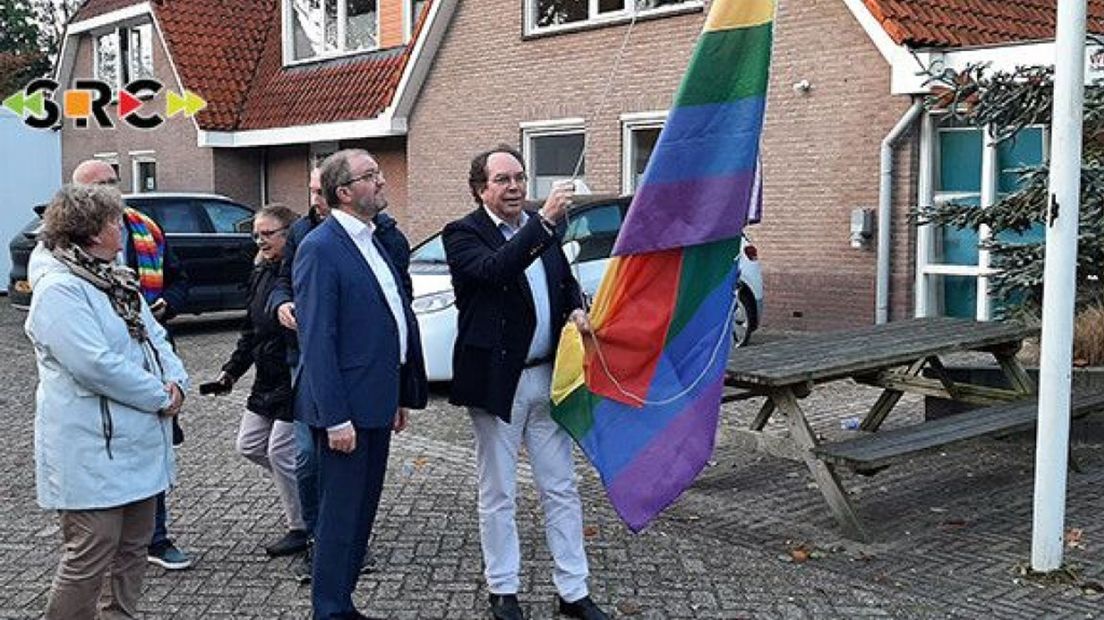 Coming Out Day; de regenboogvlag wappert in West Betuwe