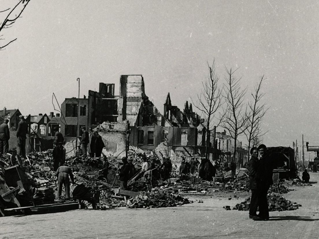 De Schiedamseweg na het bombardement van 31 maart 1943