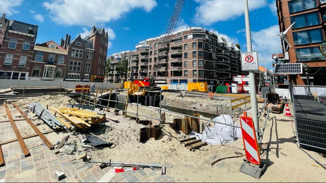 Werkzaamheden rondom het Piet Heinplein in Den Haag waar de Elandstraat sinds vandaag is afgesloten voor doorgaand verkeer
