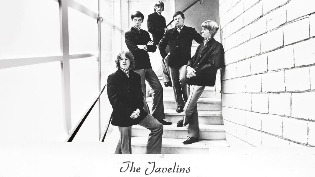 The Javelins in 1966, met Fries Wolma bovenaan de trap