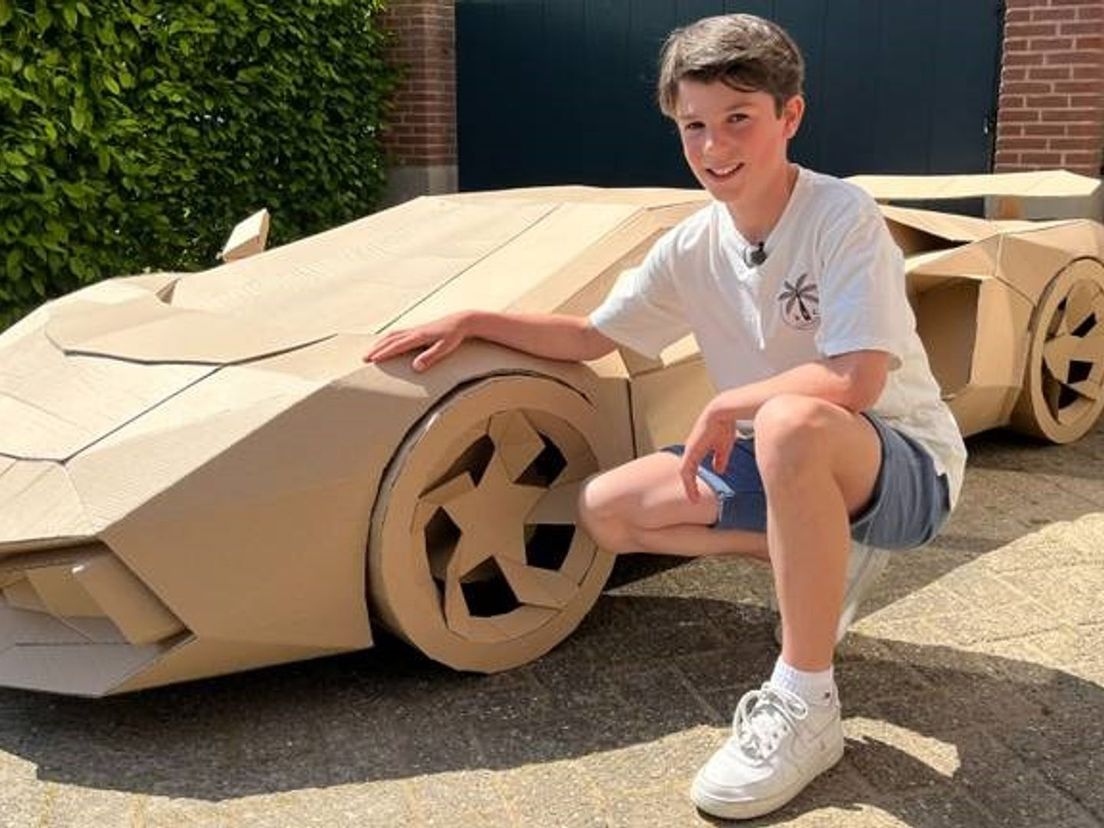 lager Naar boven composiet Ex-coureur Robert Doornbos koopt kartonnen Lamborghini van 12-jarige  Brabander - Rijnmond