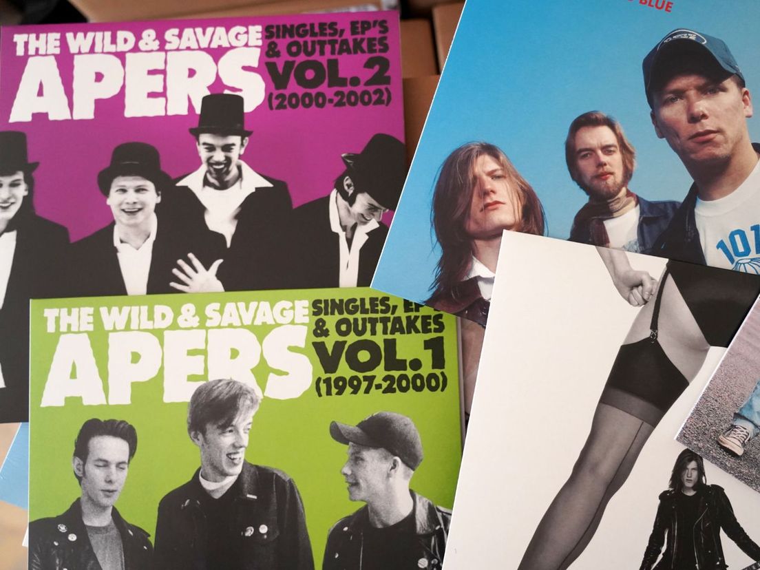Verspreide opnames van The Apers uit Rotterdam, samengebracht op twee lp's in de jubileumbox van Stardumb Records.