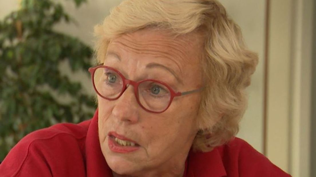 Annie loopt inmiddels weer met een rollator.