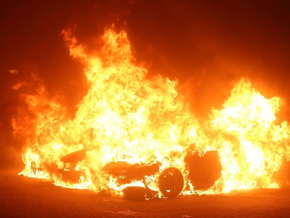 Auto's branden uit in Brielle